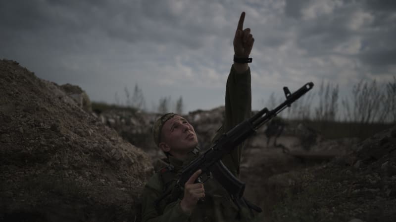 Bůh mi pomáhá zapomenout: Záchranář pro Ukrajince riskuje život. Kličkuje mezi drony i granáty