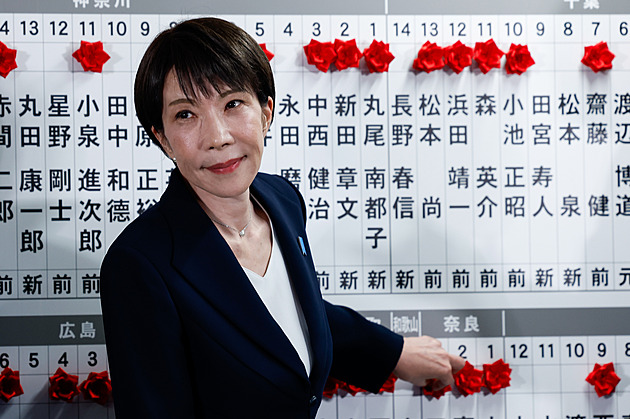 Strana japonské premiérky slaví drtivé vítězství a chystá změny ústavy