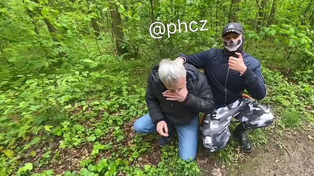 V kauze lovců pedofilů obžalovali 11 lidí. Vydávali se za dívky, chtivé muže ztýrali