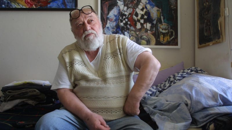 Zemřel samotný ve svém bytě. Jaké bylo soukromí herce Tokoše z filmu Smrt krásných srnců?