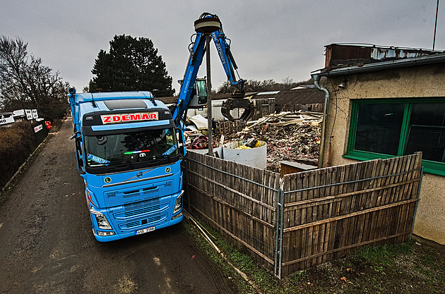 V Brně likvidují zbylých 280 tun německého odpadu, denně má odjet jeden kamion