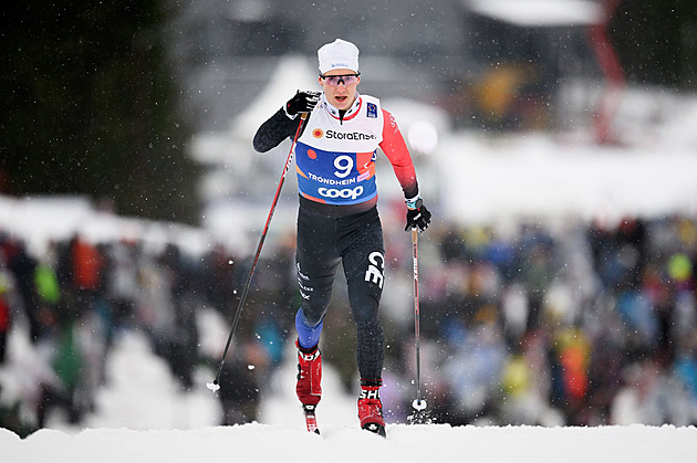 Tuž byl v kvalifikaci sprintu čtvrtý, postoupil i Černý. Janatová končí ve čtvrtfinále