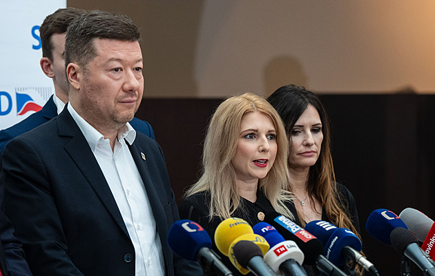 Poslanci budou jednat o omezení řečnění. Opozici vadí výjimka pro Okamuru