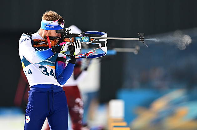 Biatlon na ZOH 2026 ONLINE: Vytrvalostní závod mužů. Čechům se střelba nedaří