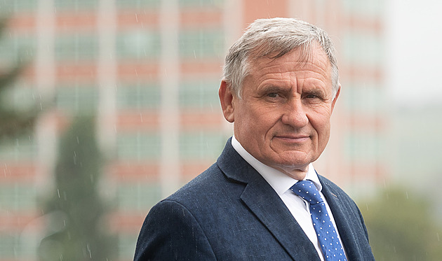 Valach se svojí hlavou. Čunek se neshoduje s vedením, lidé z kraje za ním stojí