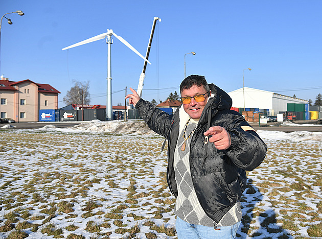 Nelegální, musí pryč. Úřad nařídil odstranit větrnou elektrárnu poblíž domů