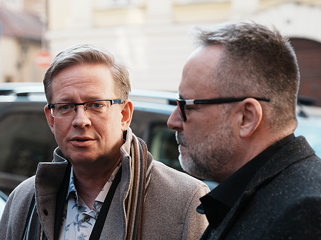 Cibulka s Jagelkou dorazili za Klempířem. Zajímá je jeho udání StB i osud rozhlasu