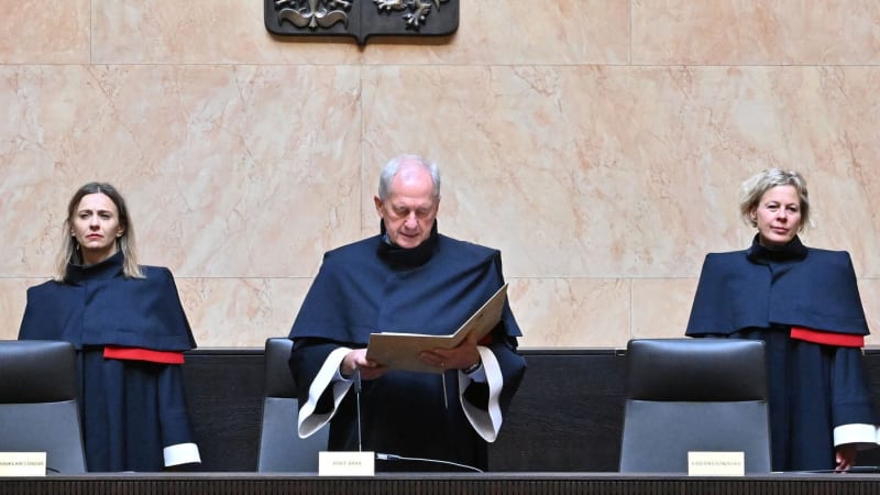 Neoprávněná činnost pro cizí moc zůstává v trestním zákoníku. ÚS smetl návrh senátorů