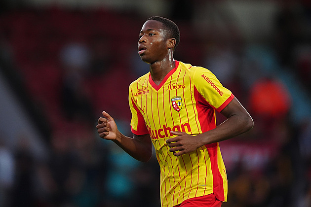 Fotbalové přestupy ONLINE: Tottenham odvolal trenéra, Sparta má dalšího Ekvádorce