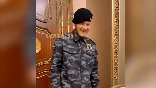 VIDEO: Vzkříšený. Kadyrovův syn se poprvé po autonehodě objevil na veřejnosti