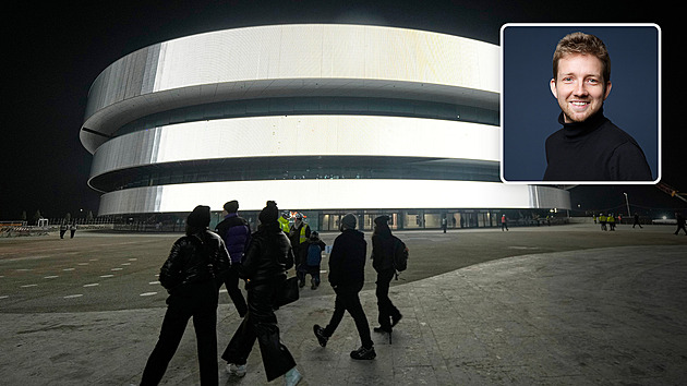 Holínky brát nemusíte, říká z milánské haly český organizátor. Dělníci prý jeli nonstop