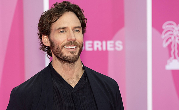 Bojím se natáčet nahý, mám dysmorfofobii, říká Sam Claffin z Pirátů z Karibiku