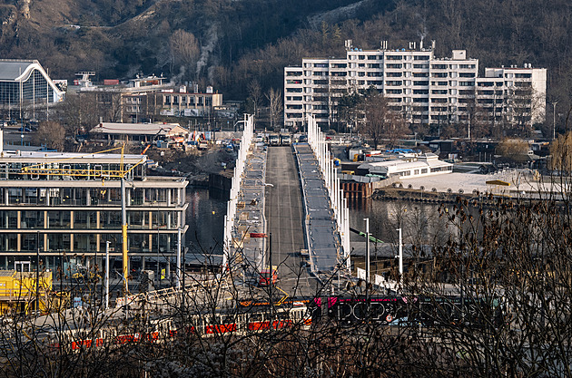 Jednoznačně Dvorecký. Pražané v anketě rozhodli o názvu nového mostu