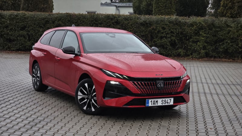 Peugeot 308 SW zůstává jedním z mála kombíků s naftou. Druhá karoserie je podpultová