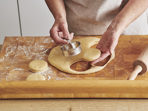 Víkednové pečení se SweetBurg: Recepty na masopustní koblihy a koblížky