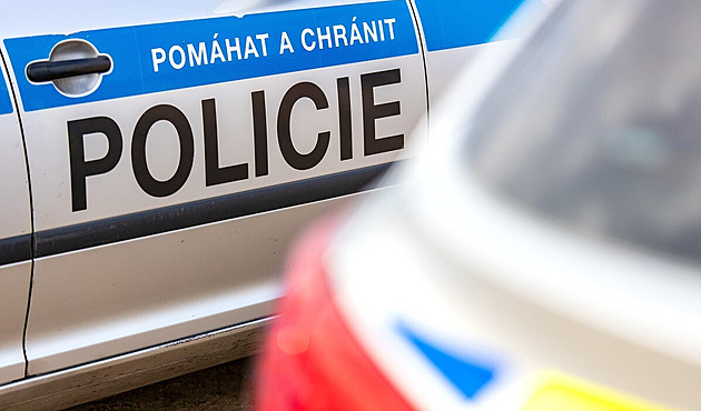 Je mi smutno a chci zpátky na nádraží. Opilec bombardoval linku 158